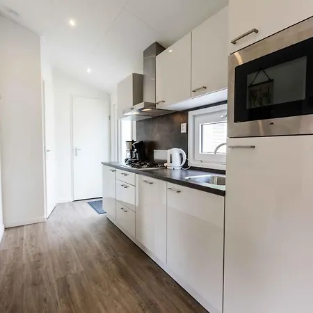 Sl Comfort 5 Personen Sauna & Jacuzzi *